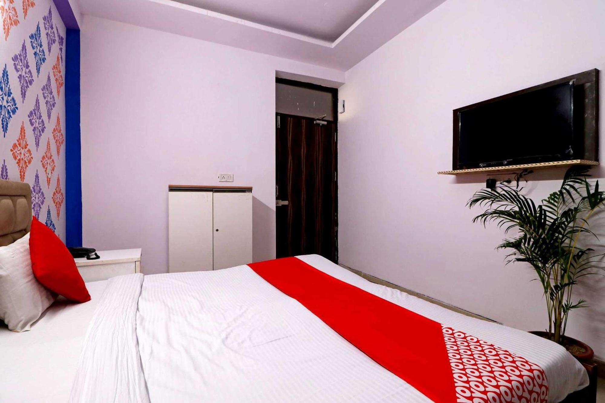 Hotel O Aaradhya Residency Нойда Екстер'єр фото