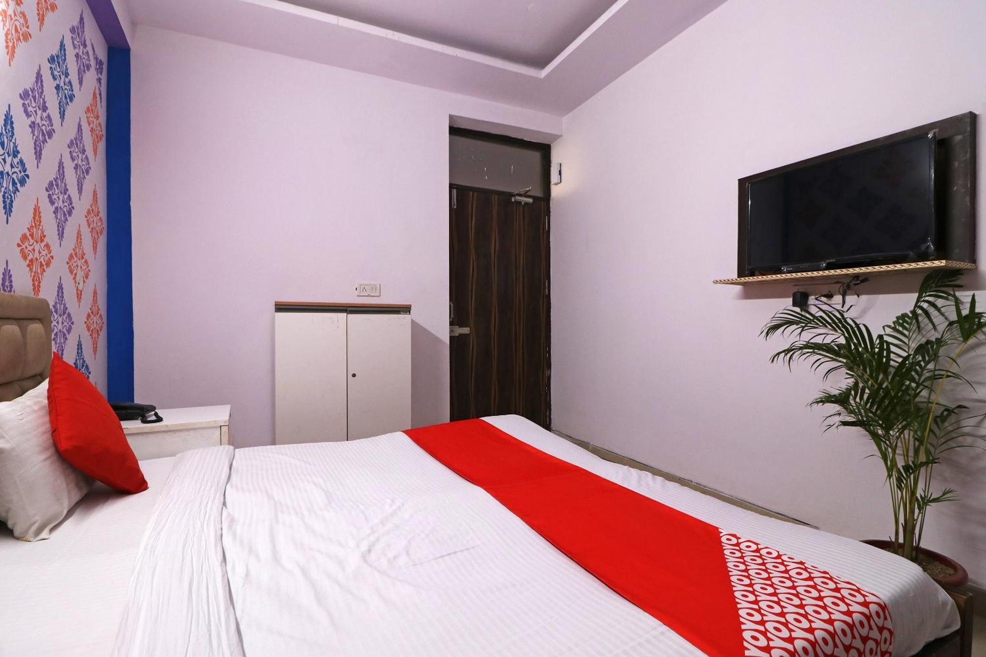 Hotel O Aaradhya Residency Нойда Екстер'єр фото