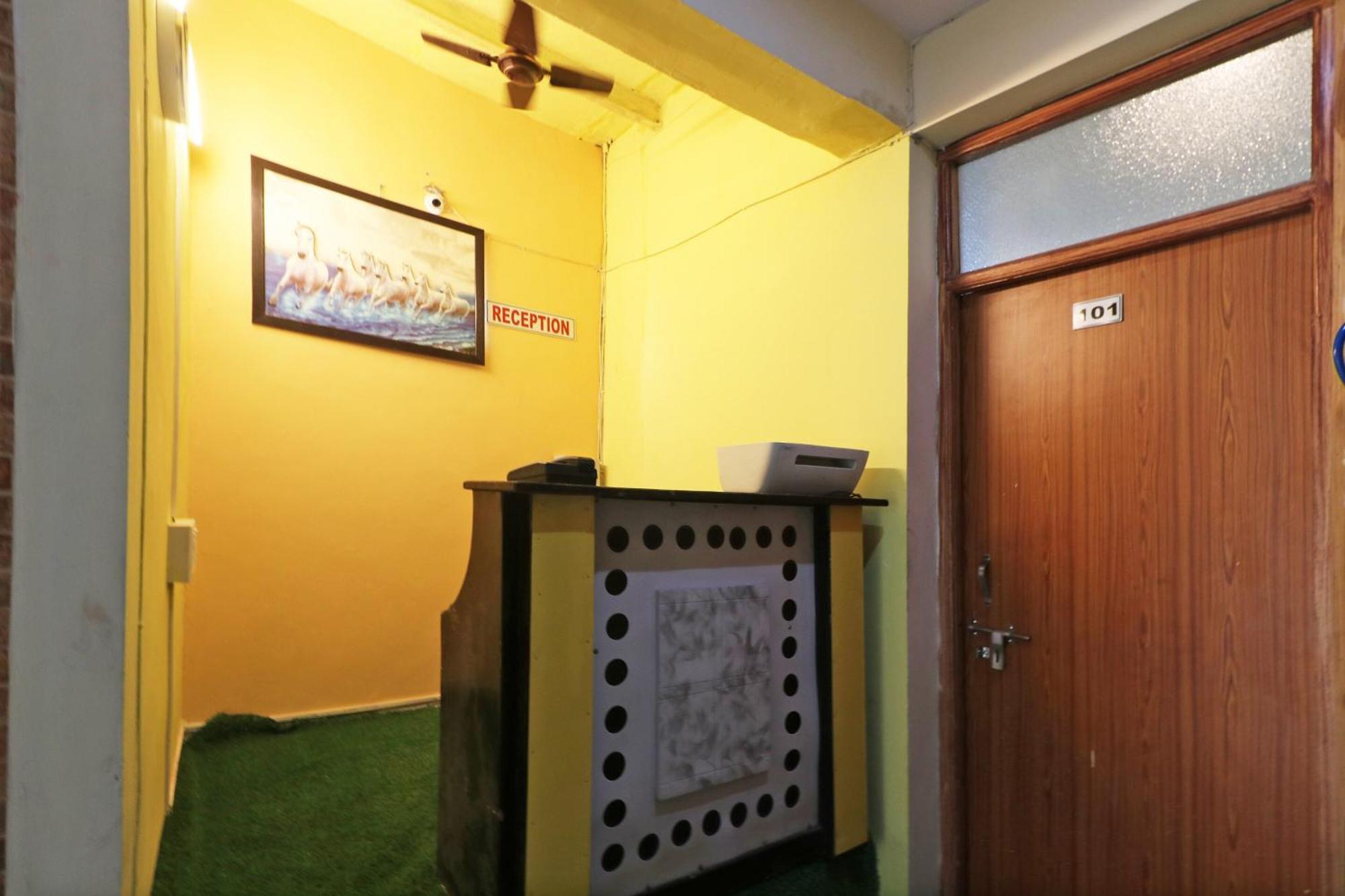 Hotel O Aaradhya Residency Нойда Екстер'єр фото